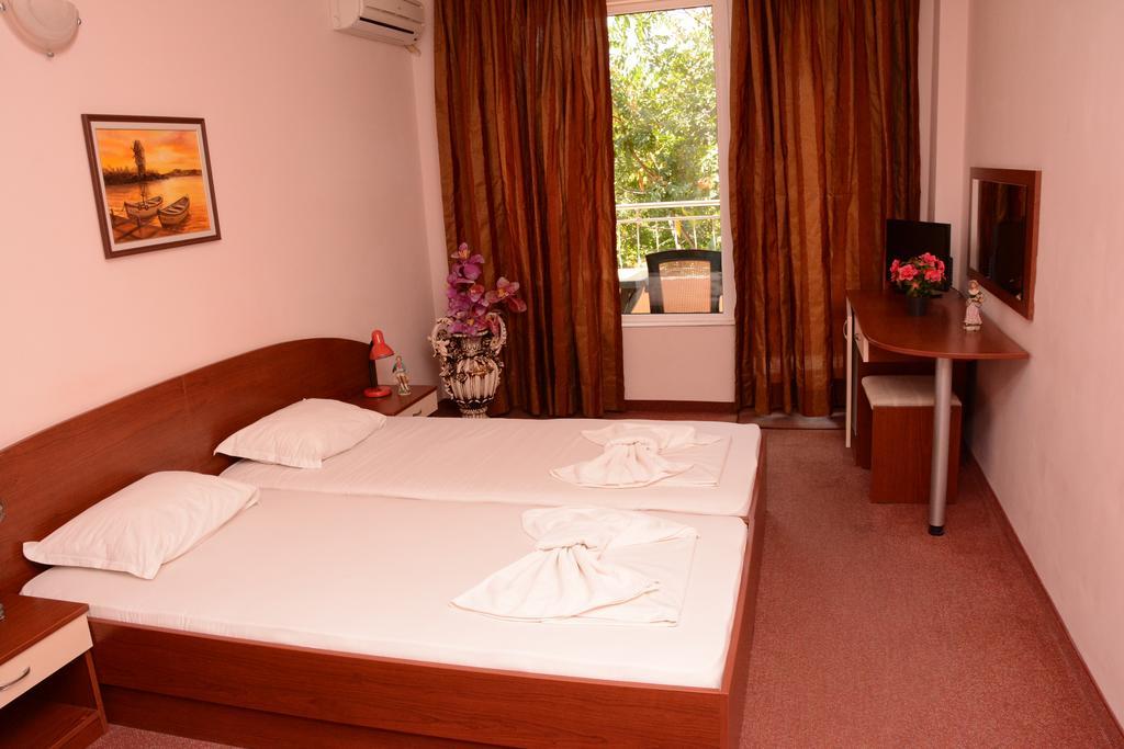 Guesthouse Kirov ラヴダ エクステリア 写真