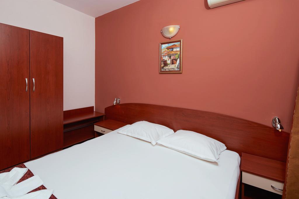 Guesthouse Kirov ラヴダ エクステリア 写真
