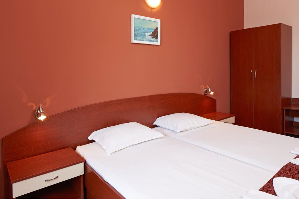 Guesthouse Kirov ラヴダ エクステリア 写真